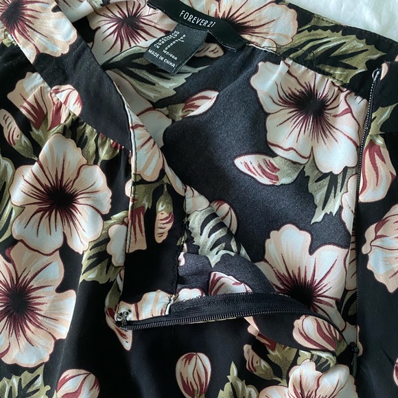 Floral Print Skirt ✨ - Picture 2 of 2